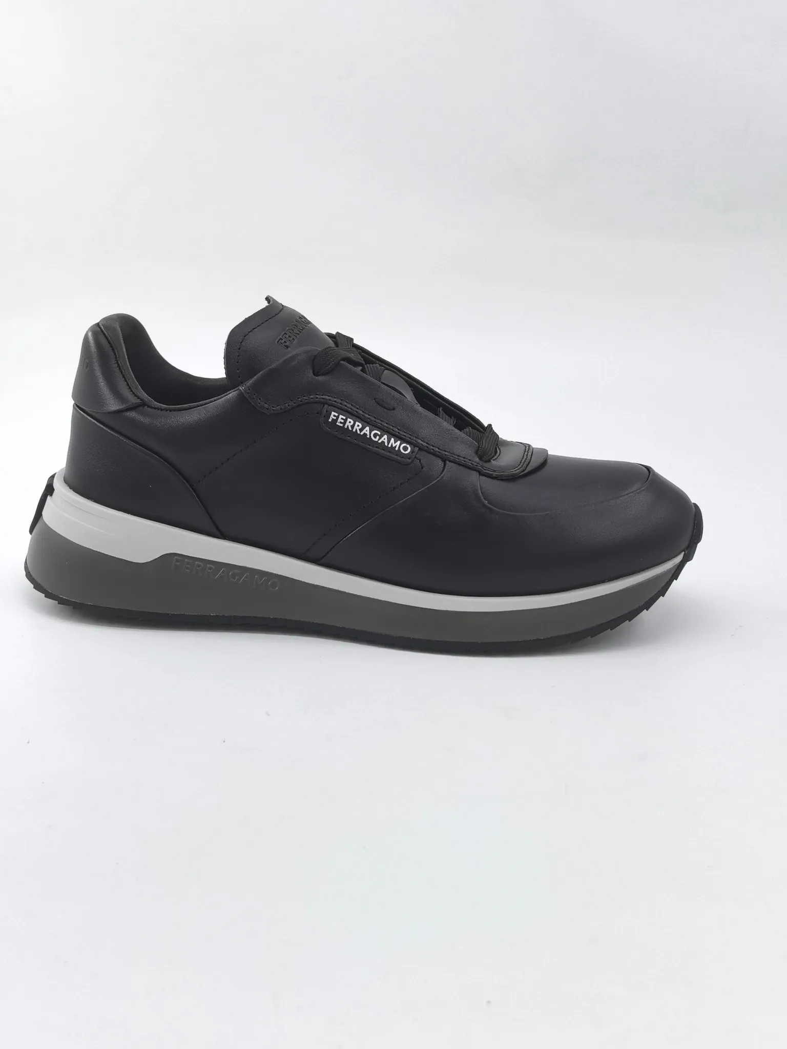 [Ferragam] Top P: 780💰 ▪️Size: 39-44 (38.45 custom-made) FERRAGAMO Ferragam 🔍Top purchasing agent 🇮🇹 Ferragam Street-charming casual shoe series, the counter sells the original configuration simultaneously, Italian imported cowhide fabric, high-quality splicing technology, imported water-dyed cow lining , soles: original foam outsole specially provided by the original factory, original factory follow-up goods, 🔍 high quality, can be entered and exited the counter at will, welcome to compare and synchronize with the counter.